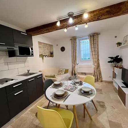 2p Remparts Vieil شقة